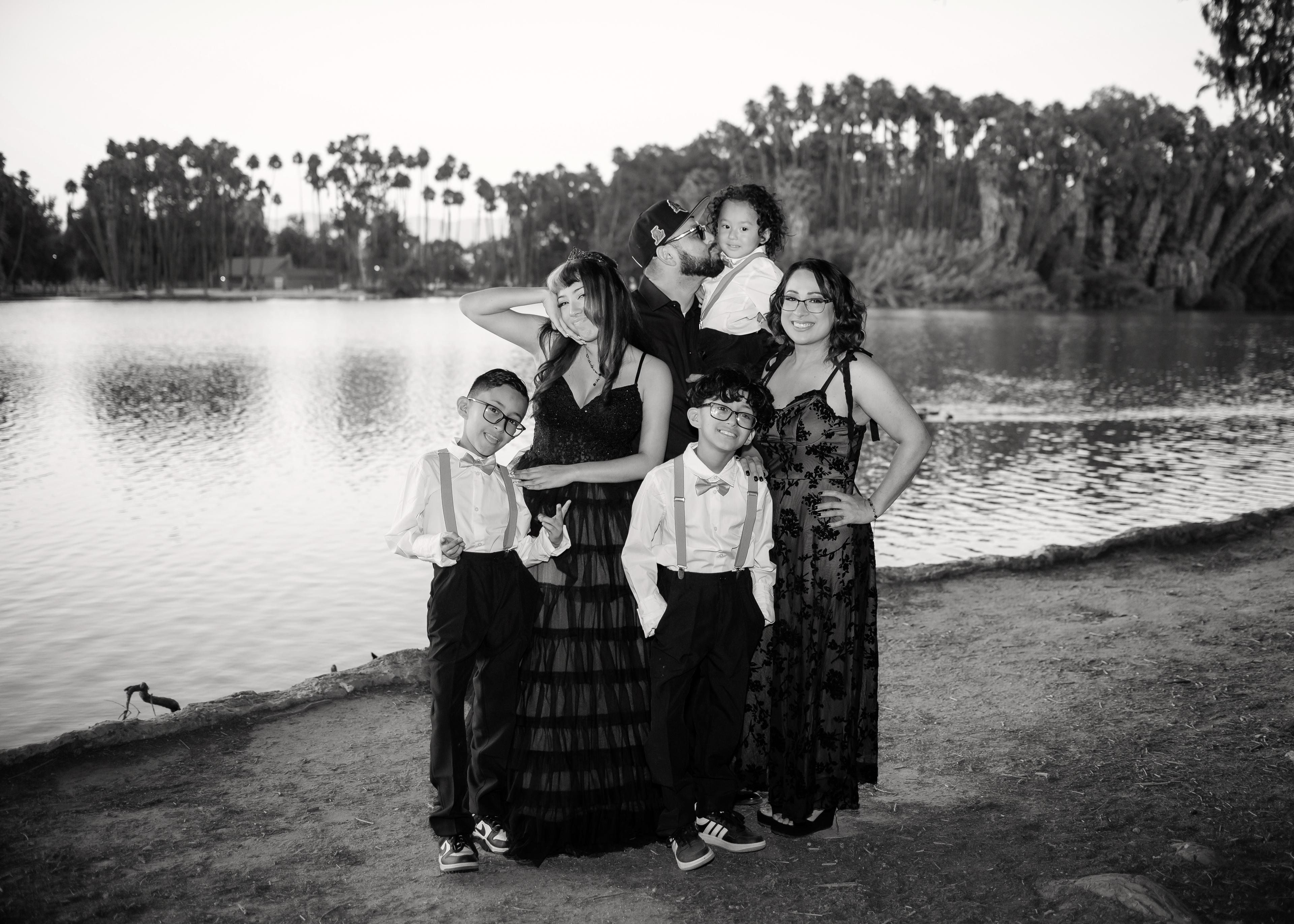 5 Mistakes to Avoid When Booking Family Photos