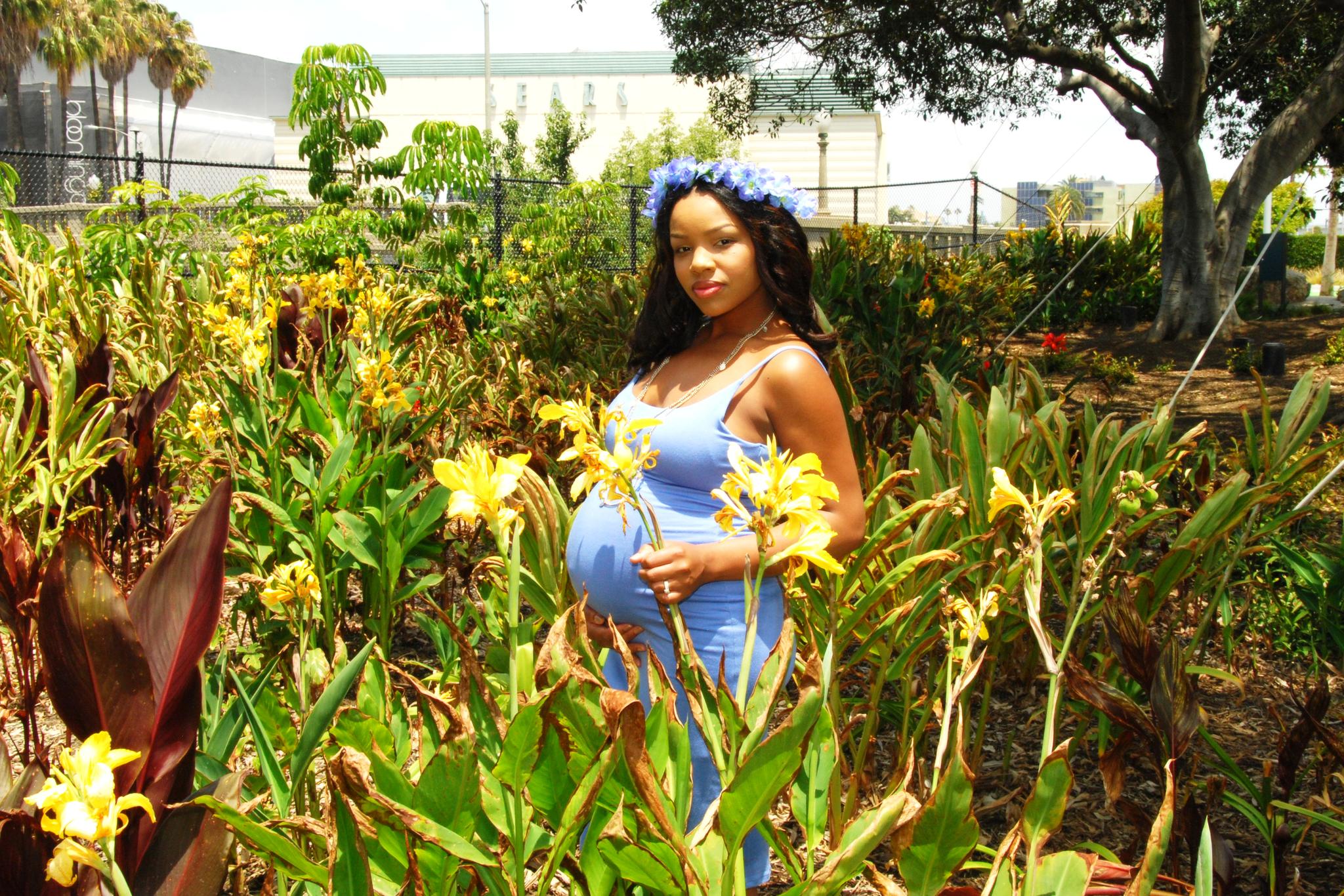 The Perfect Timing for Maternity Photos: A Guide