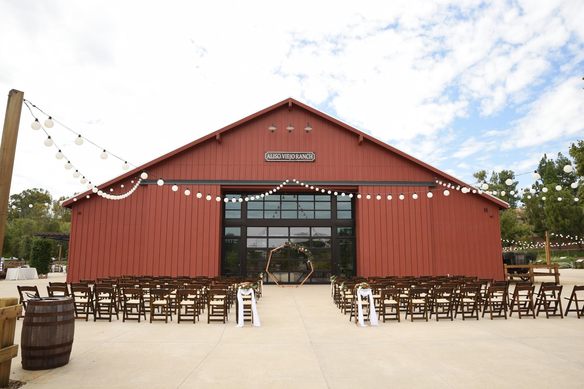The Magic of Fall Weddings: A Photographer's Perspective