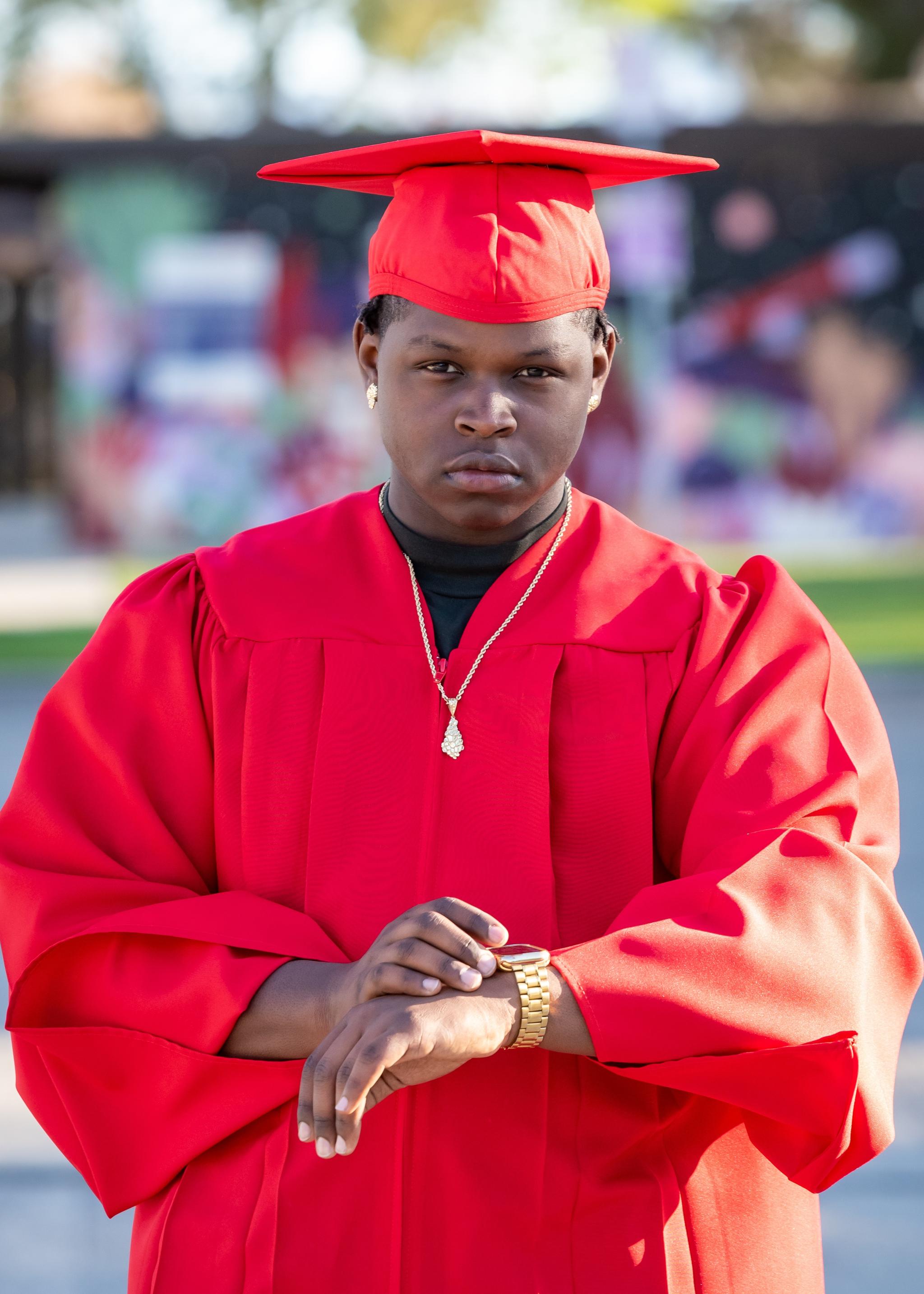 Ace Your Senior Photoshoot: A Photographer's Top Tips